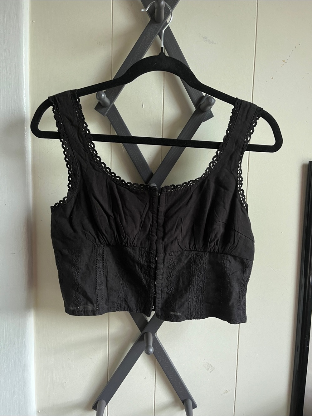 La Hearts Black Lace-Trim Cropped Tank